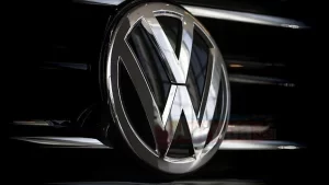 BERLİN Volkswagen, enerji tedarik edecek ve elektrikli arabalar için şarj