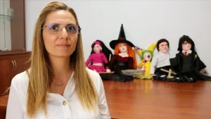 Eskişehir'de yaşayan iki çocuk annesi Filiz Uzun, merak sonucu kendi