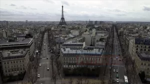 Paris   Paris'te bir oteli basan silahlı ve baltalı iki