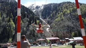 Rize Valiliği tarafından, Çamlıhemşin ilçesinde bulunan ünlü turizm merkezi Ayder