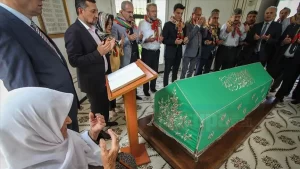 Osmanlı Devleti'nin kurucusu Osman Gazi'nin babaannesi, Ertuğrul Gazi'nin annesi olan