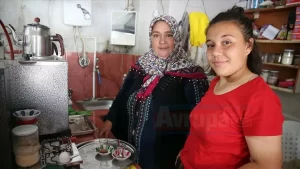 Edirne'ye bağlı bir köyde kahvehane işleten anne ve kızı, çalışkanlıklarıyla