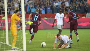 Trabzonspor, UEFA Avrupa Ligi 3. eleme turunda 2-2 biten ilk