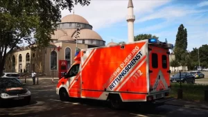 Almanya'da bomba ihbarı yapılan 3 camiyle Alman Sol Parti (Die