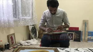Tekirdağ'ın Çorlu ilçesinde yaşayan Adem Aksoy, çivi, bakır tel ve