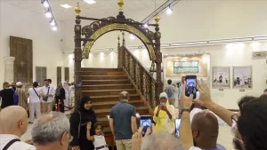 Kabe'nin tarihine ışık tutan, Osmanlı döneminde Kabe'ye gönderilen eserlerin de