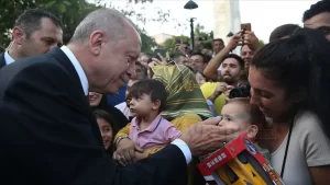 Türkiye Cumhurbaşkanı Recep Tayyip Erdoğan, Sultanahmet'te vatandaşlarla buluştu. Cumhurbaşkanı Erdoğan,