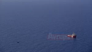 Libya açıklarında göçmenleri taşıyan teknenin alabora olması sonucu 145 kişinin