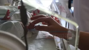 Diyarbakır'da, 24 haftalık olarak doğan 750 ile 830 gram olan
