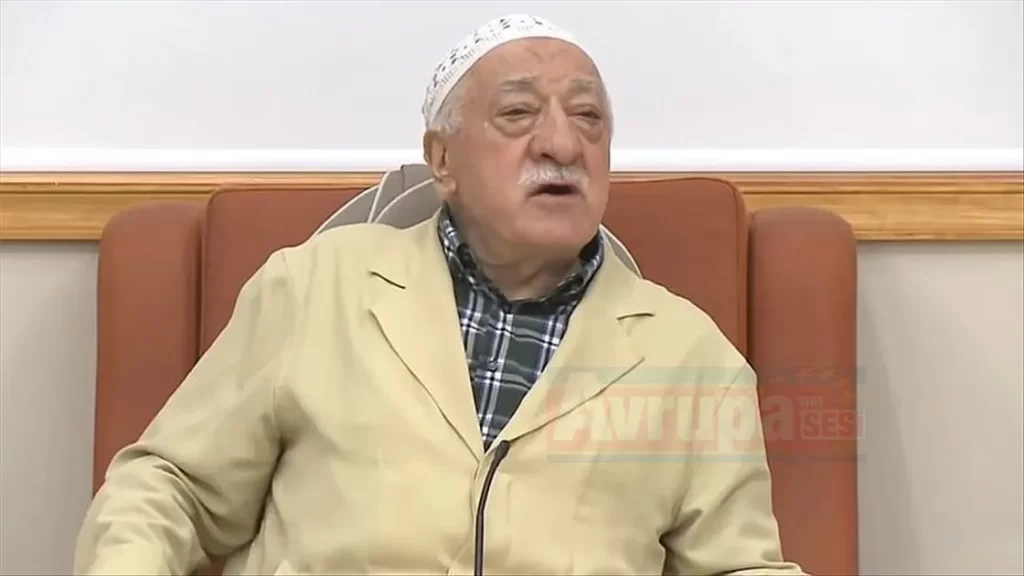 FETÖ elebaşı Gülen'den 'geriye çekiliyor gibi yapın