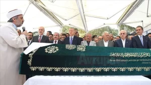 Tedavi gördüğü hastanede 81 yaşında hayatını kaybeden gazeteci-yazar Şule Yüksel