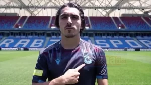 Trabzonspor Kulübü, yeni sezonda giyilecek formayı Abdülkadir Ömür'ün de yer