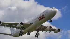 TAHRAN   Dubai-Oslo seferi sırasında motoru arızalanan Norwegian’a ait uçak,