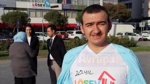 İzmir'de gördüğü tedavi sonucu 13 yıl önce lösemi hastalığını yenen
