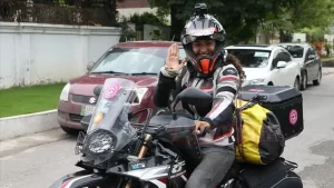 Her yıl iki aylık dönemlerde motosikletiyle dünyayı gezen İstanbul Gedik