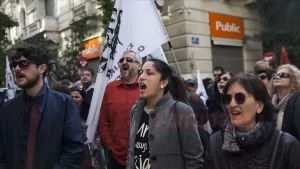 Gümülcine     Yunanistan'da öğretmenler, ortaokul ve lise müfredatında değişiklik