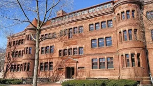 ABD'de Harvard Üniversitesini kazanan Filistinli bir genç, ülkeye girerken vizesi