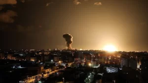 İsrail uçakları, abluka altındaki Gazze Şeridi'nin kuzeyinde Hamas'a ait bir