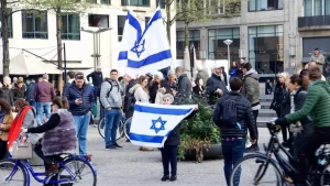 Hollanda'da Filistin gösterisinde İsrail taraftarından provokasyon   Hollanda'nın başkenti Amsterdam'da,