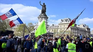 Paris   Fransa'da sarı yelekliler, Cumhurbaşkanı Macron yönetiminin politikalarını protesto