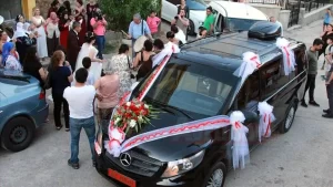 Vali Sonel de dünya evine giren genç çifti en mutlu