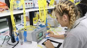 Çok miktarda veriyi geleneksel bakır tellere oranla çok daha yüksek