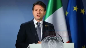 İtalya Başbakanı Giuseppe Conte, 5 Yıldız Hareketi ve Lig Partisi'nin