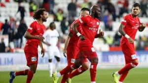 Antalya   Süper Lig'in 26. haftasında Antalyaspor, sahasında Aytemiz Alanyaspor'u