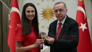 Türkiye Cumhurbaşkanı Recep Tayyip Erdoğan, iki kez dünya şampiyonu olan
