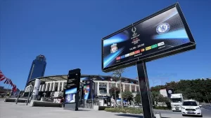 Futbolda 44. UEFA Süper Kupa, İngiltere'nin Liverpool ve Chelsea takımları