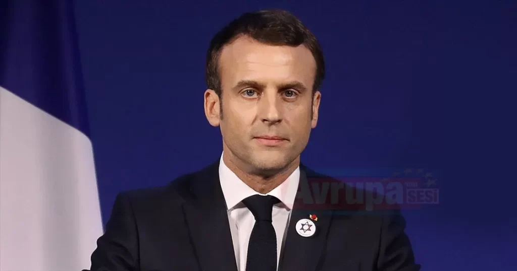 Macron'un portreleri çalındı