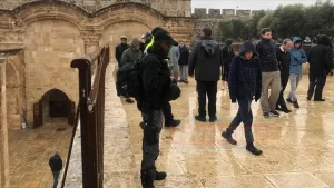 Kudüs   İsrail polisi korumasındaki 240 fanatik Yahudi, işgal altındaki