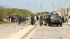 Somali'nin başkenti Mogadişu'da bomba yüklü araçla düzenlenen saldırıda 10 kişi