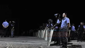 Kırgızistan güvenlik güçleri, öğle saatlerinde eski Cumhurbaşkanı Almazbek Atambayev'i gözaltına