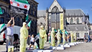 Hollanda'nın Amsterdam kentinde, Beşşar Esed rejiminin kimyasal silahla sivilleri katlettiği