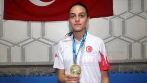 Milli tekvandocu 14 yaşındaki Zehra Begüm Kavukcuoğlu, yaz tatilini değerlendirmek