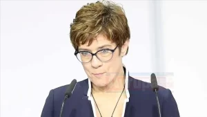 Ürdün temaslarının ardından Bağdat'a gelen Almanya Savunma Bakanı Annegret Kramp