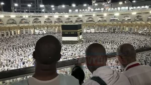 Arafat Vakfesi'nin ardından dün akşam saatlerinde kafileler halinde otobüslerle Müzdelife'ye