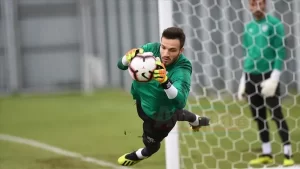 Sarı-kırmızılı takım, Bursaspor'dan kaleci Okan'la 4 yıllık sözleşme imzaladı.