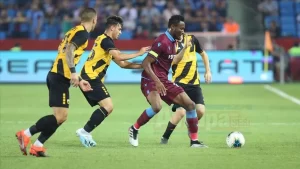 Trabzonspor, UEFA Avrupa Ligi play-off rövanşında AEK'ye 2-0 yenilmesine rağmen