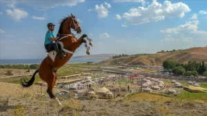 Bitlis'in Ahlat ilçesinde Malazgirt Zaferi'nin 948. yıl dönümü kapsamında düzenlenen