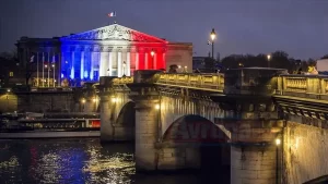Paris   AB Bakanı Loiseau'nun görevinden istifa ettiğini açıklamasının ardından,