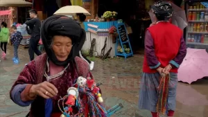 Çin'in güneybatısındaki Himalaya eteklerinde yerleşik anaerkil kabile Mosuolar, sosyal ve
