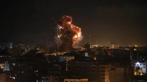   İsrail, Gazze'deki Hamas'a ait "El Aksa" kanalının merkezine hava