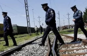 Varlıklı bir ailenin tek oğluydu, kendini trenin önüne atarak son