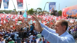 Başbakan Tayyip Erdoğan, Türkiye’nin 12’nci Cumhurbaşkanı oldu. Seçime katılımın yüzde