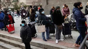 Salgının etkisinde kalan ülkede, 5,6 milyon kişi mutlak yoksulluk sınırı