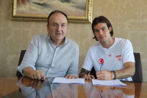 Spor Toto Süper Lig ekiplerinden Demir Grup Sivasspor, Yunan oyuncu