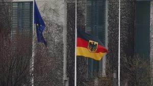 Berlin’de 4 kişi para nakil aracı görevlilerine saldırarak para kasalarını