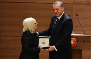 Yazar Alev Alatlı, 79 yaşında tedavi gördüğü hastanede hayatını kaybetti.